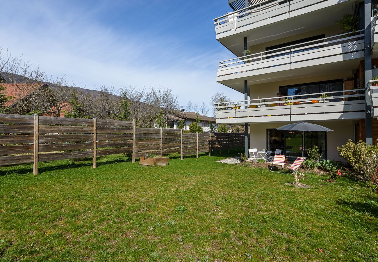 sustainable flat, garden level, seasonal rental, luxury concierge service, holidays, hotel, annecy, summer, stay in France 