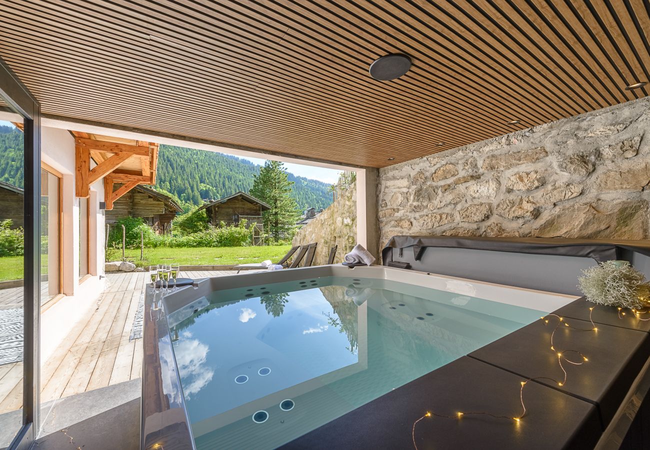 Chalet for rent with wellness area, at the foot of the Var piste