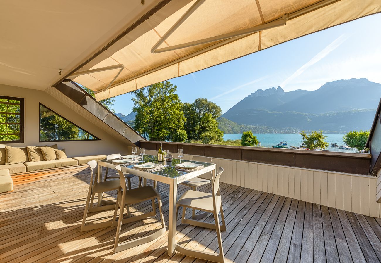 private beach, villa lake Annecy, house to rent, Duingt holidays, stay lake and mountains, lakeside accommodation