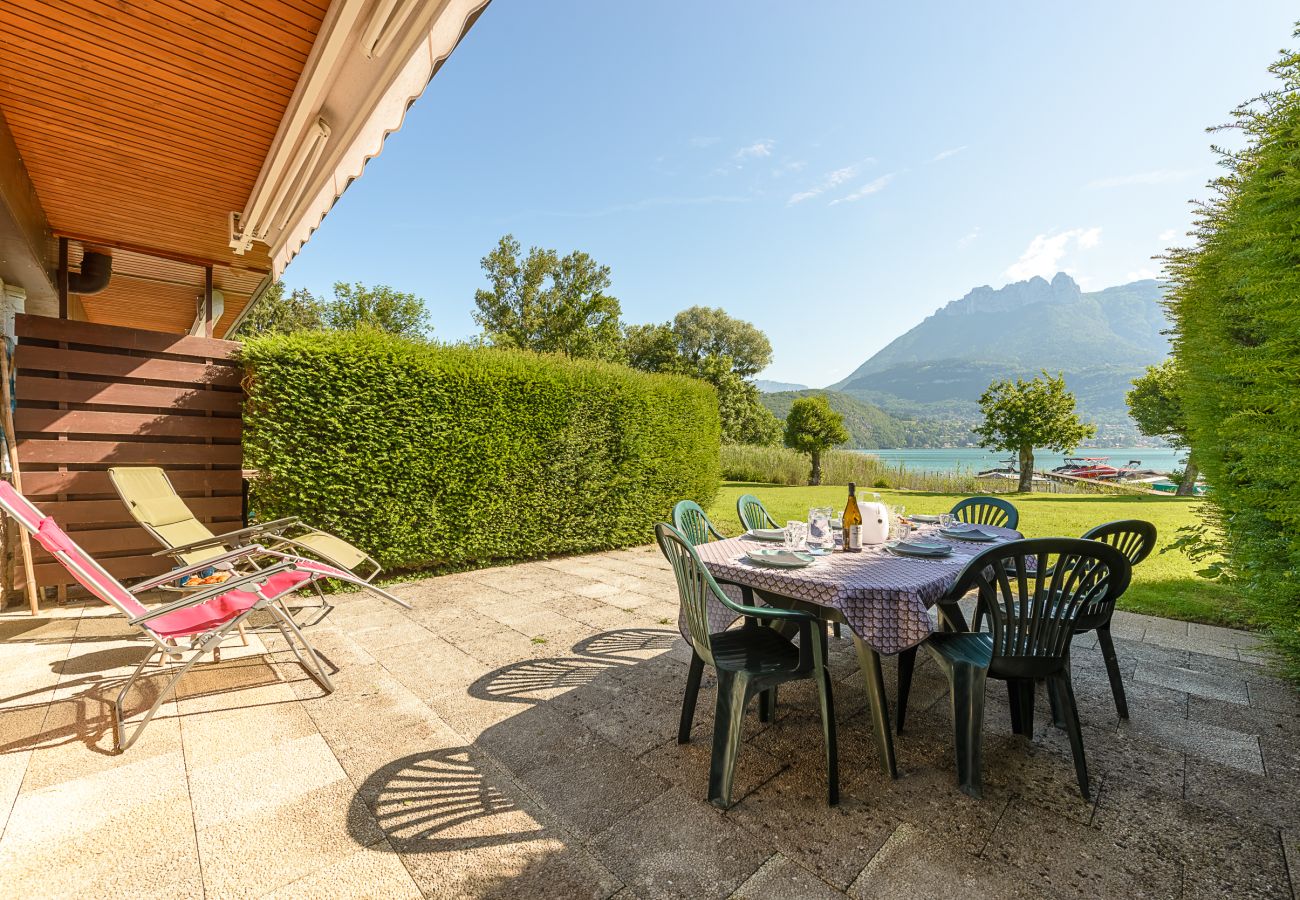 private beach, villa lake Annecy, house to rent, Duingt holidays, stay lake and mountains, lakeside accommodation