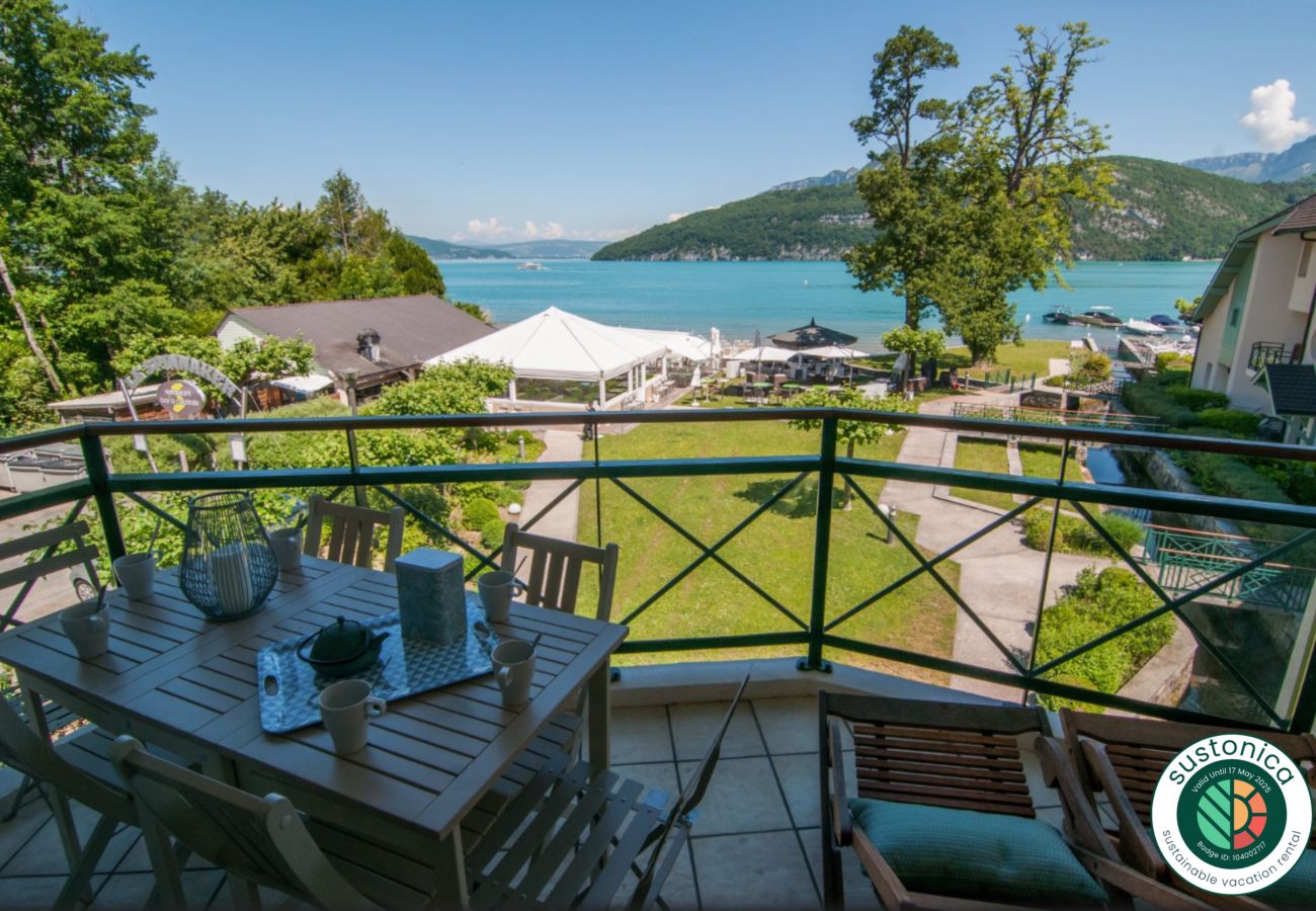 appartement en location saisonnière au lac d'Annecy avec vue lac, vacances en montagne proche de la plage