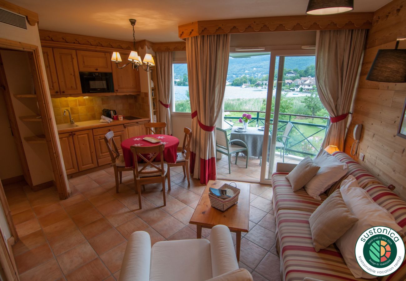 Location maison au bord du lac d'Annecy, Hotel de luxe a annessy, séjour sur-mesure en Bord de mer, appartement à louer