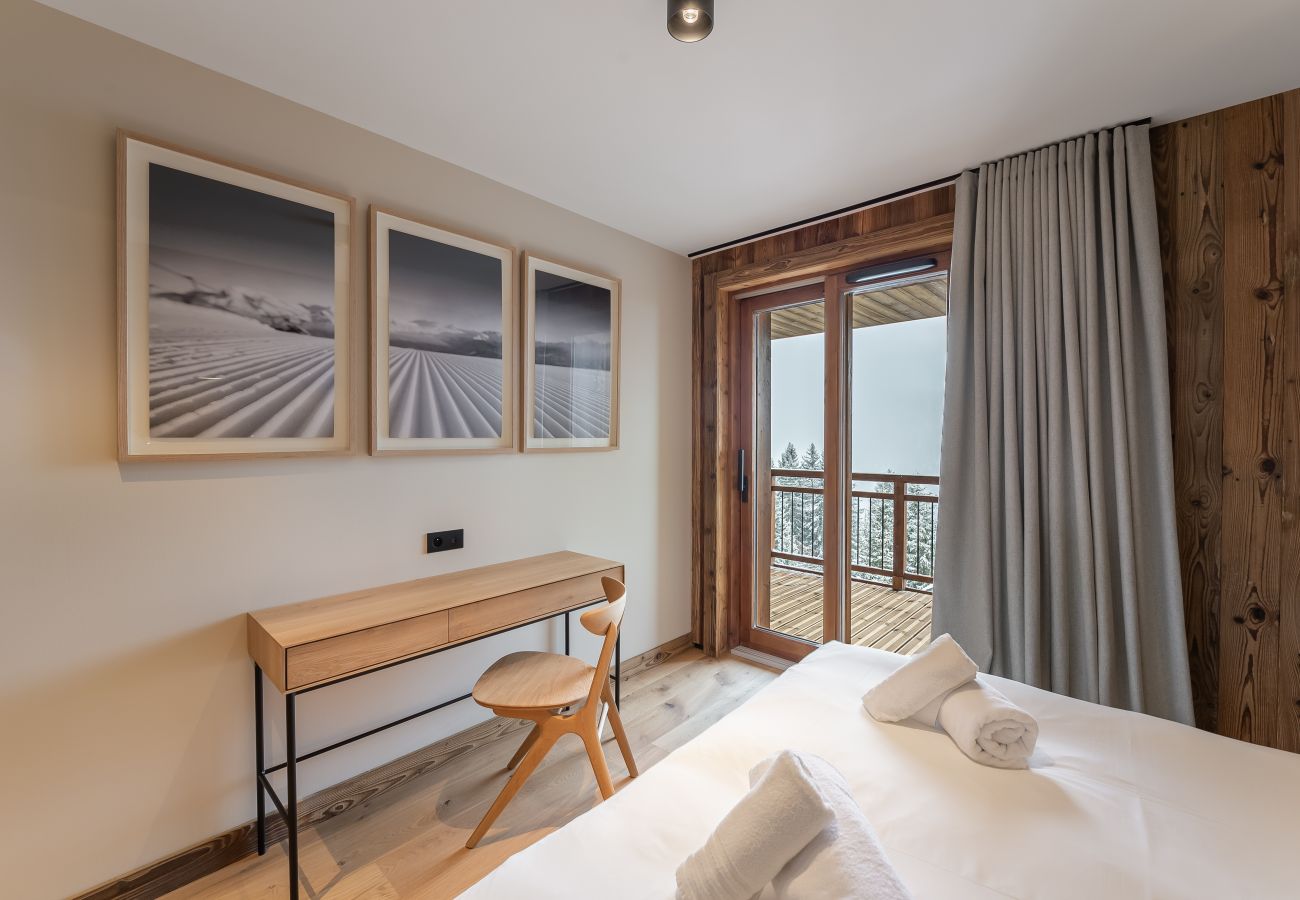 Chambre double confortable avec accès au balcon et vue sur les Alpes 