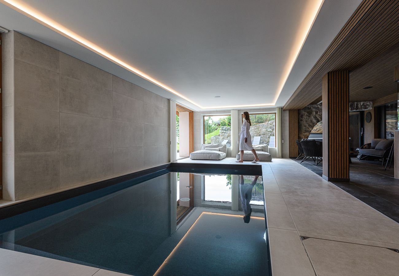 Location Courchevel avec piscine chauffée et services conciergerie premium, résidence de luxe dans les alpes  françaises