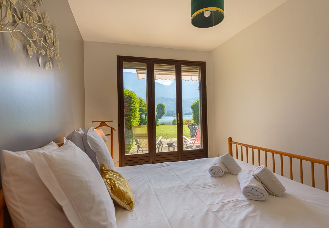 plage privée, villa sud de la france, maison location, séjour lac et montagnes, hébergement au bord du lac, accès bateau 