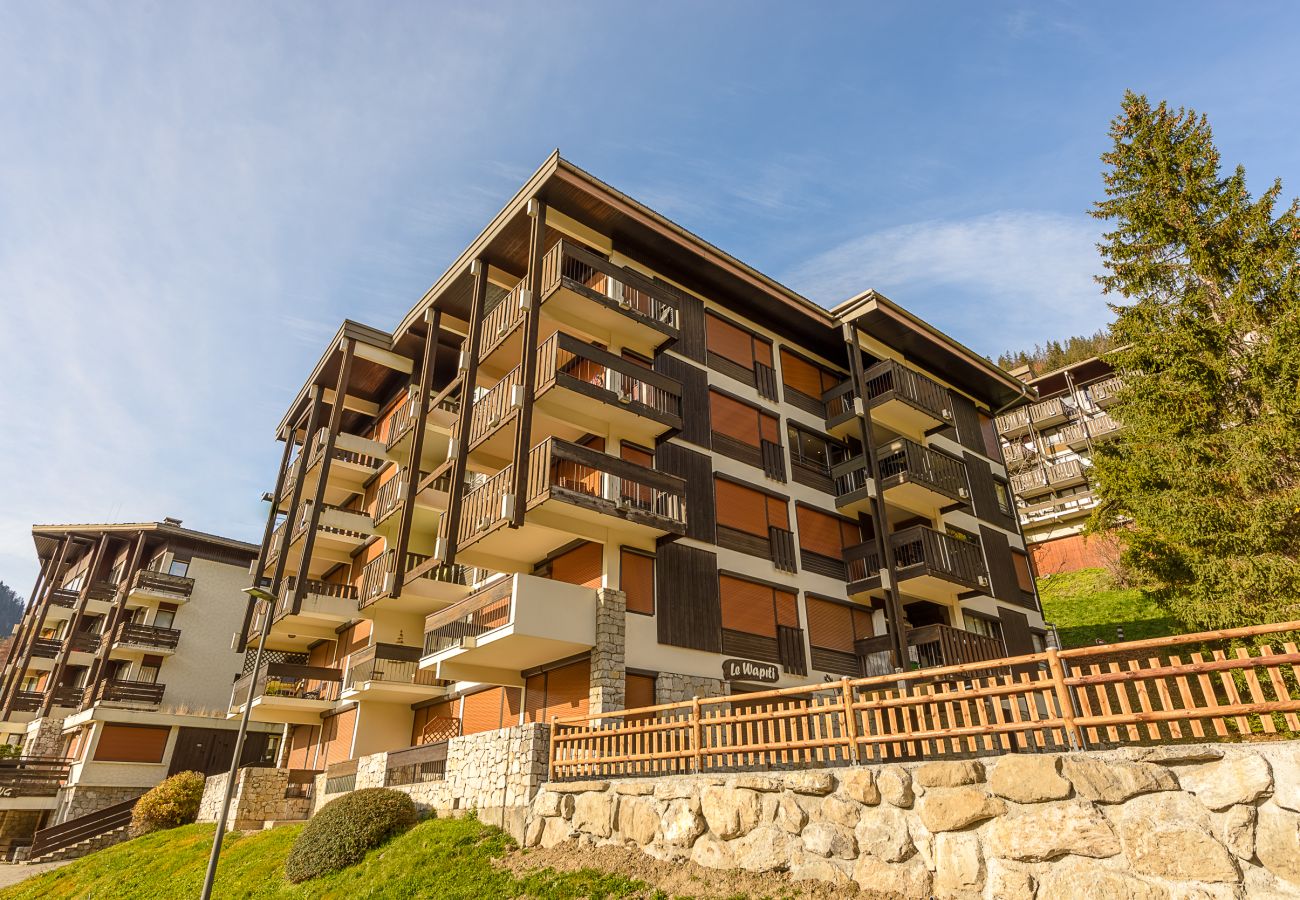 Location appartement en plein centre de La Cluzaz, logement à louer en famille, hébergement avec vue au ski